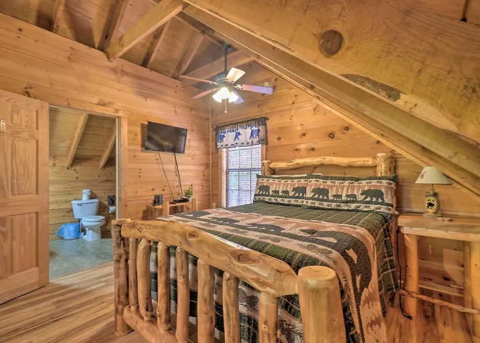 Sevierville Sanctuary Hot Tub, Pool Table And Deck!