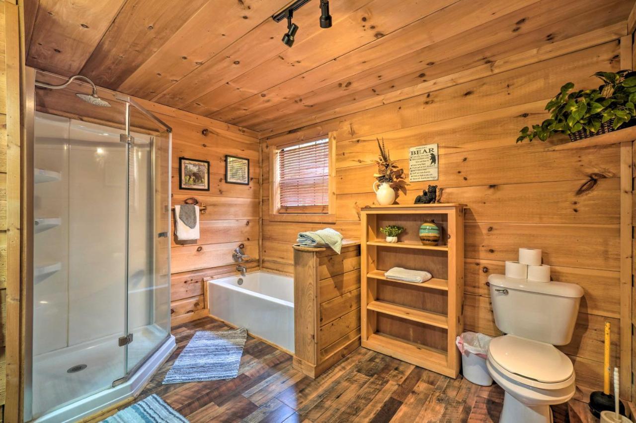 Holiday home Sanctuary Hot Tub, Pool Table And Deck! Sevierville