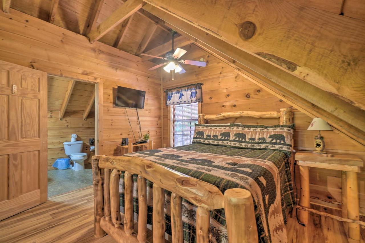 Sanctuary Hot Tub, Pool Table And Deck! Sevierville