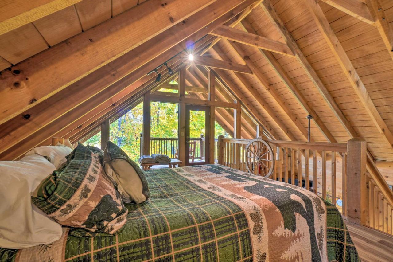Sanctuary Hot Tub, Pool Table And Deck! *