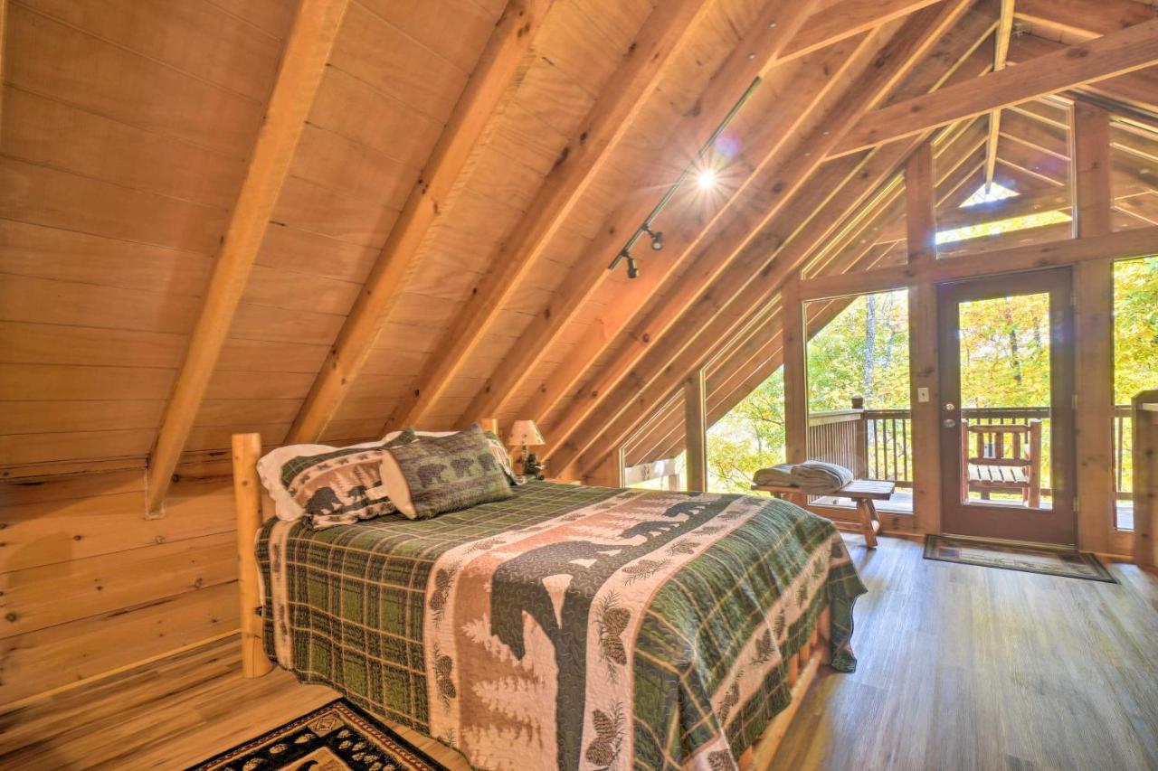 Sanctuary Hot Tub, Pool Table And Deck! Sevierville