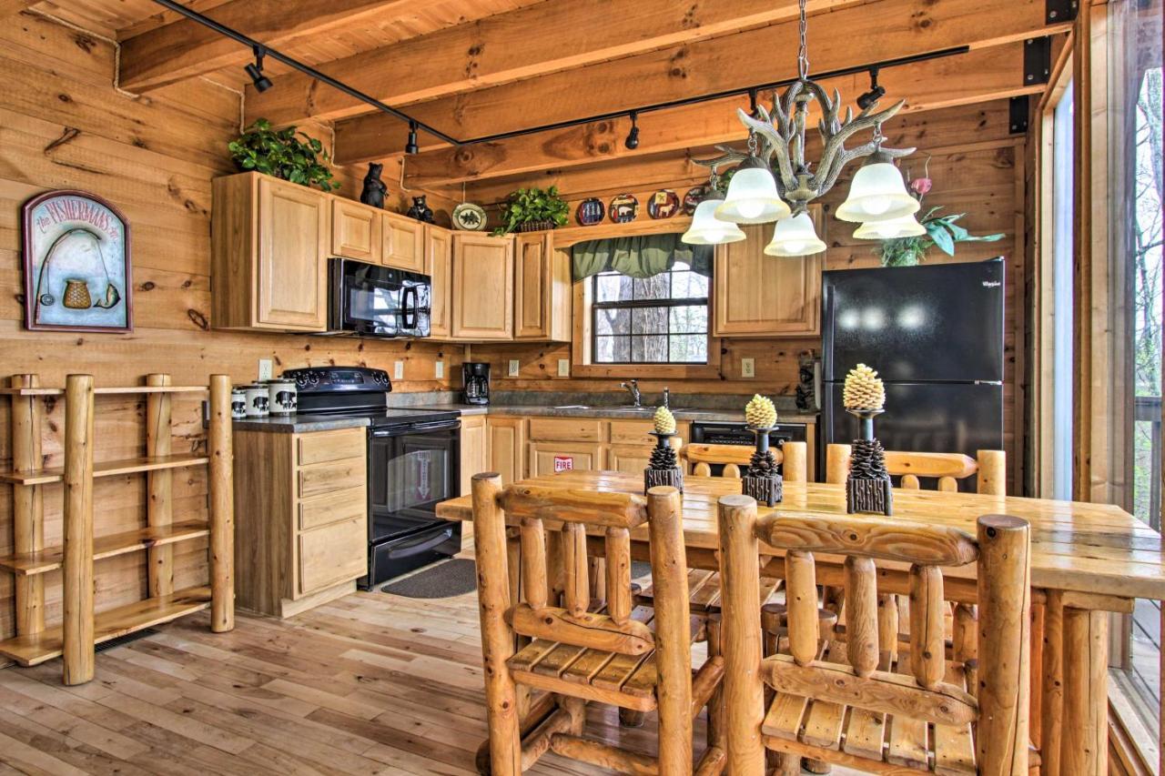 Sanctuary Hot Tub, Pool Table And Deck! * Sevierville