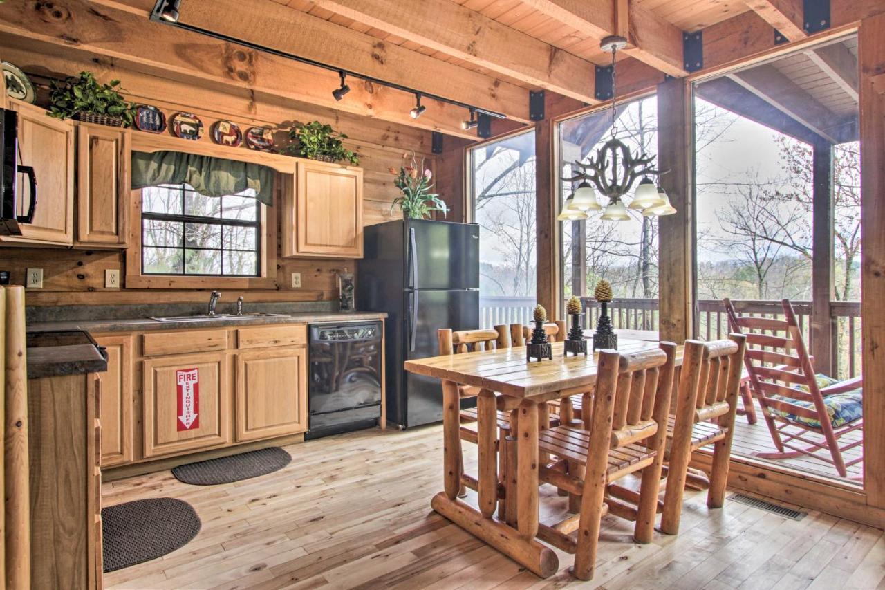 Sanctuary Hot Tub, Pool Table And Deck! * Sevierville