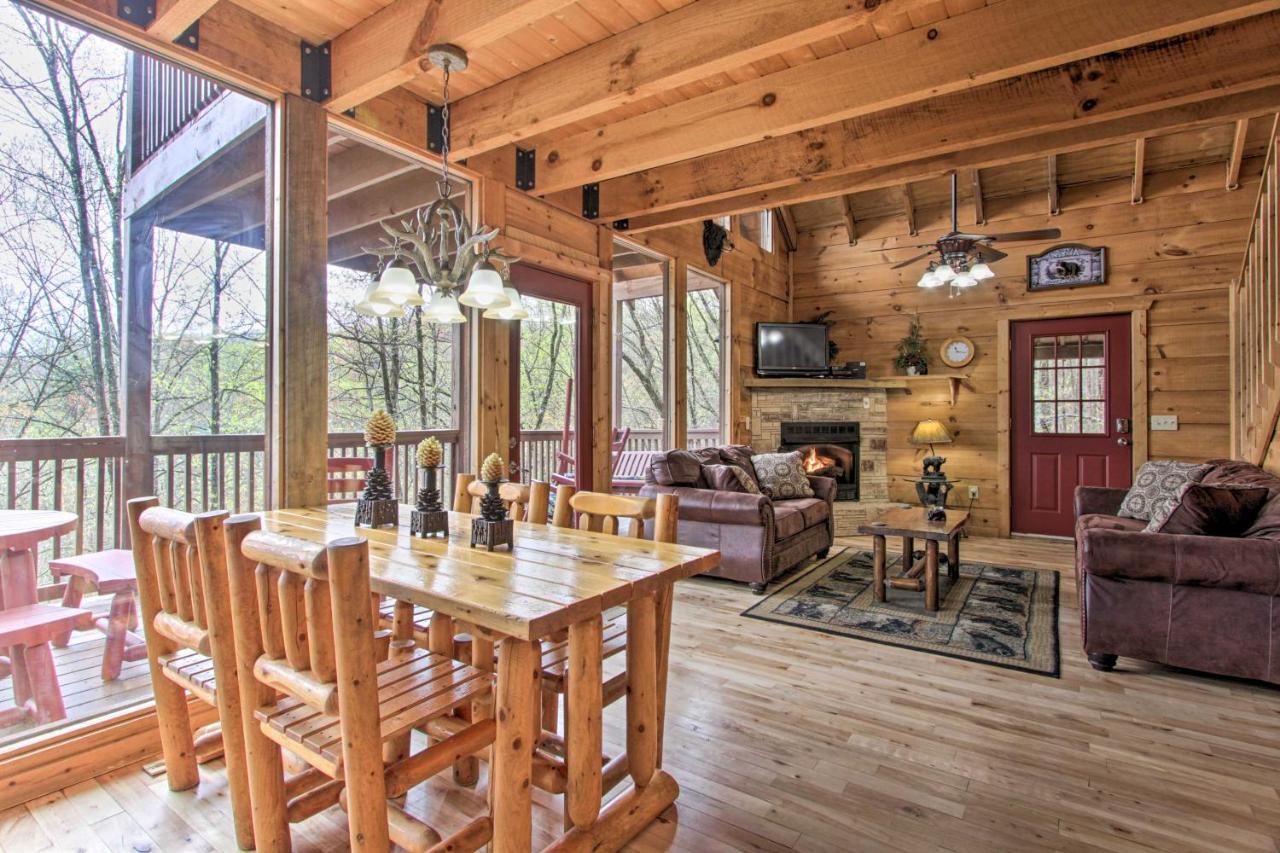 Sanctuary Hot Tub, Pool Table And Deck! *