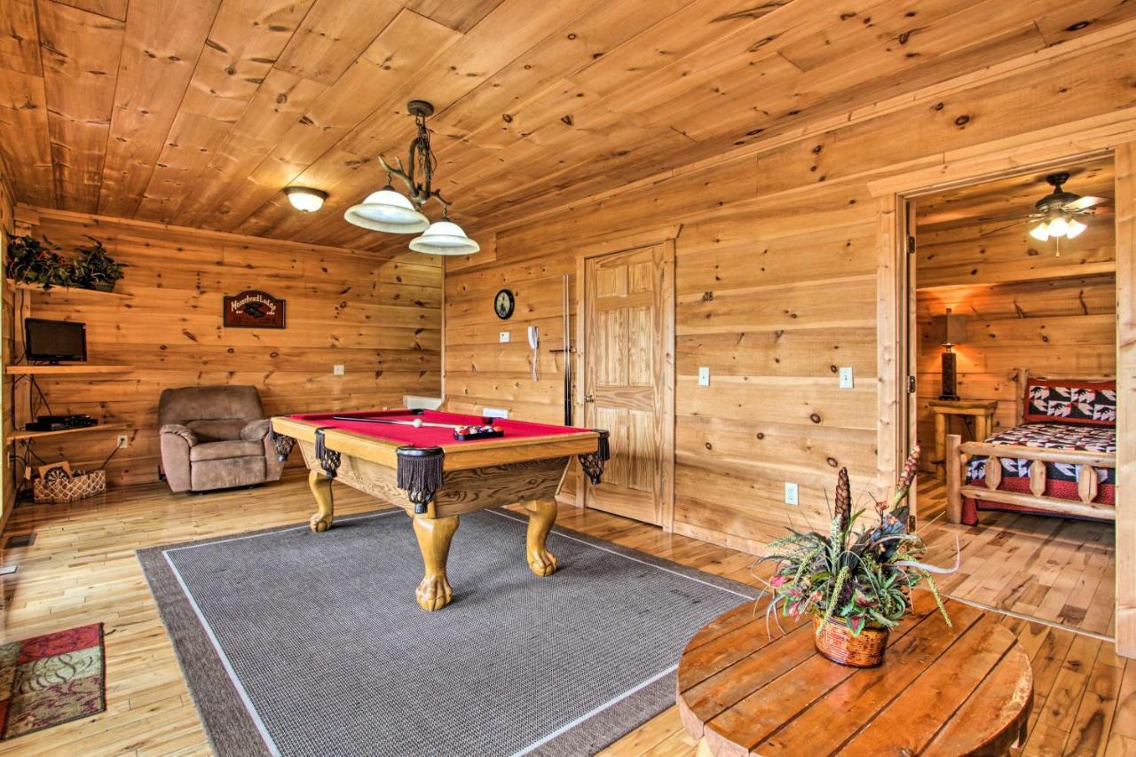 Sanctuary Hot Tub, Pool Table And Deck! Holiday home