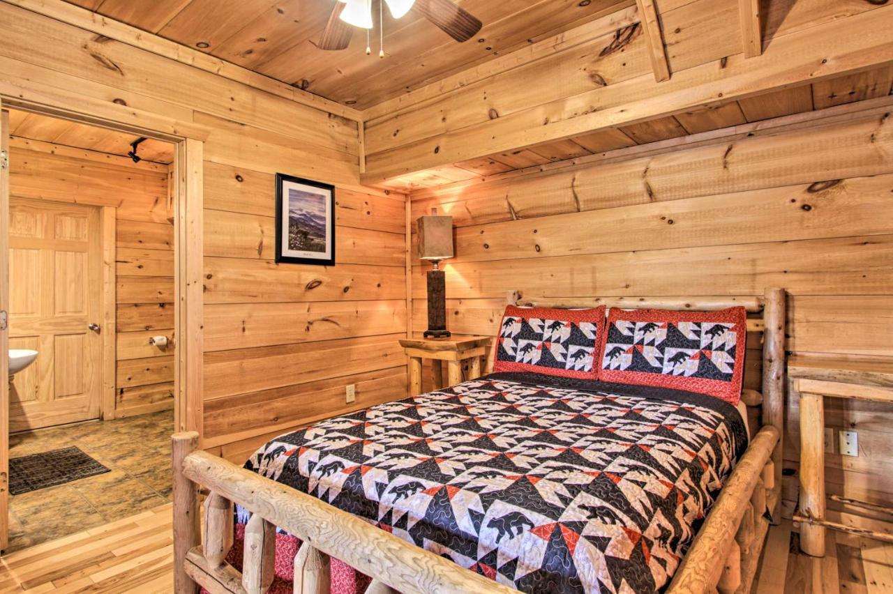 Sanctuary Hot Tub, Pool Table And Deck! Holiday home