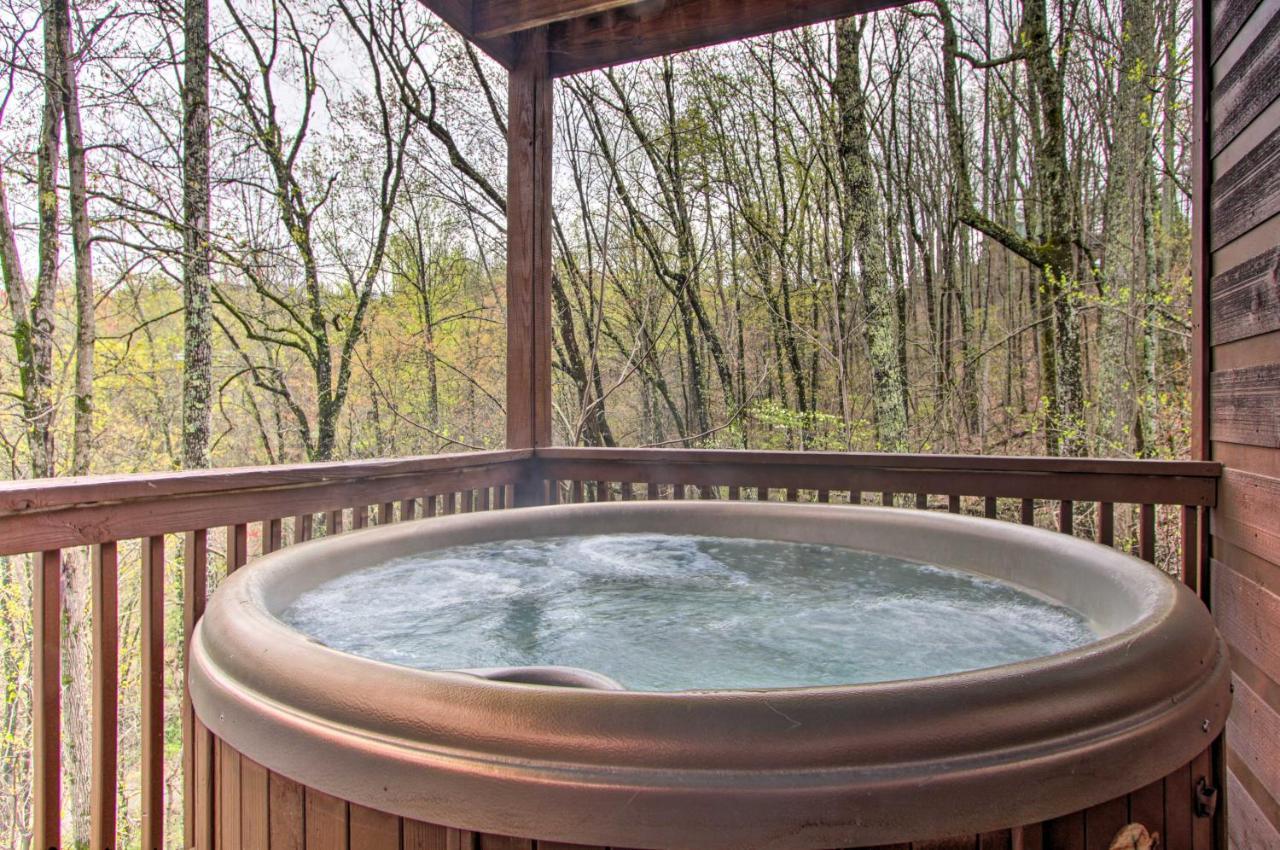 Sanctuary Hot Tub, Pool Table And Deck! Holiday home