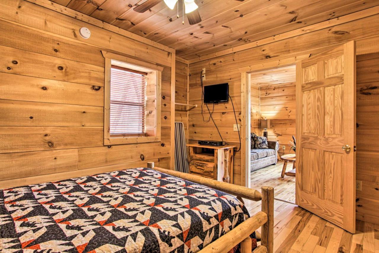 Sanctuary Hot Tub, Pool Table And Deck! Holiday home