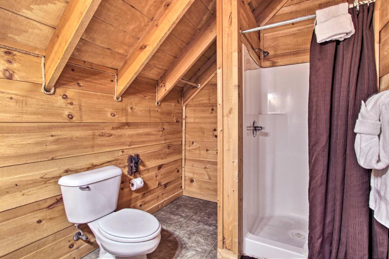 Holiday home Sanctuary Hot Tub, Pool Table And Deck! Sevierville