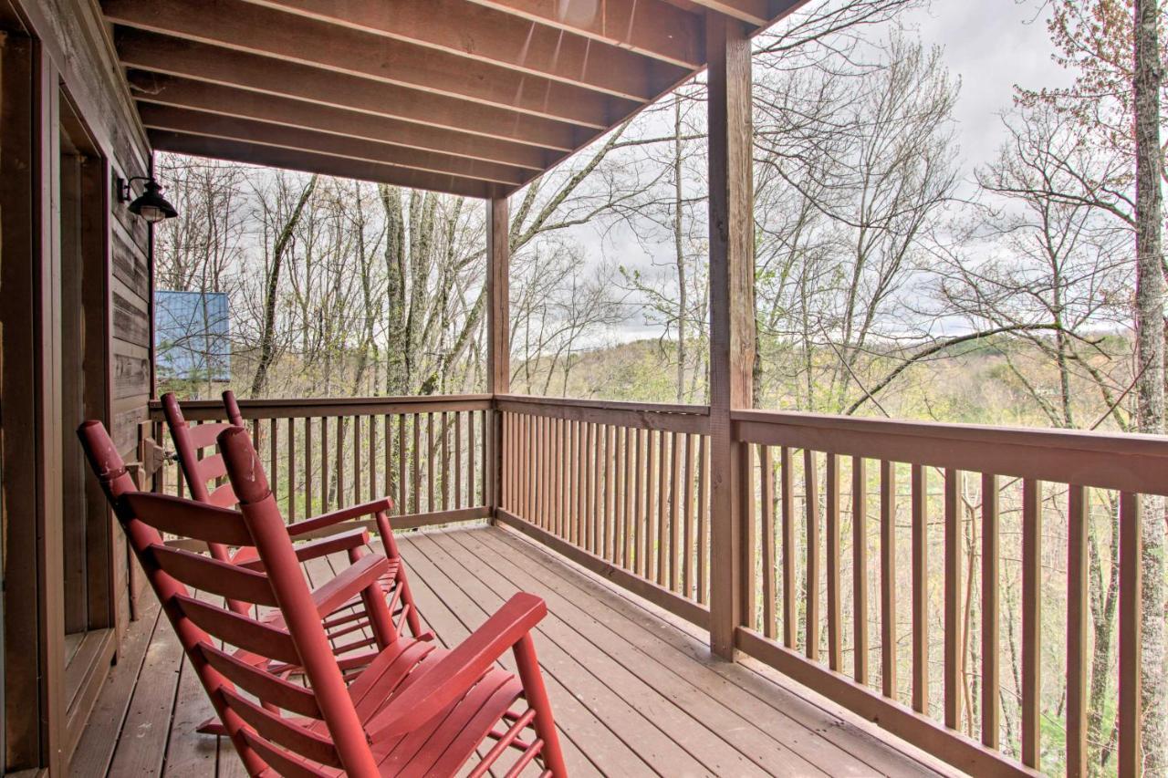 Sanctuary Hot Tub, Pool Table And Deck! Sevierville